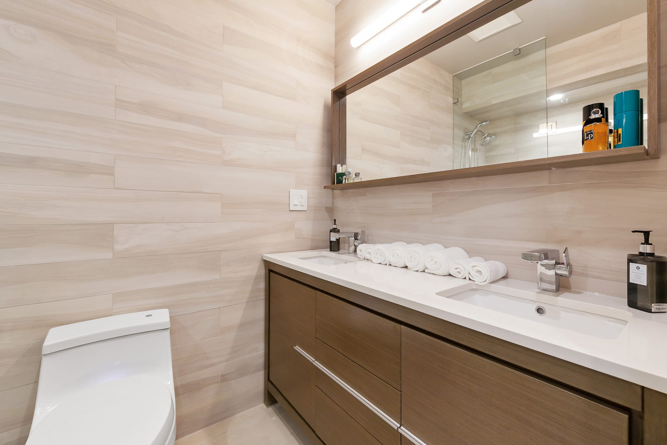 Home in San Francisco · ★4.9 · 3 bedrooms · 3 beds · 3 private baths - Image 38