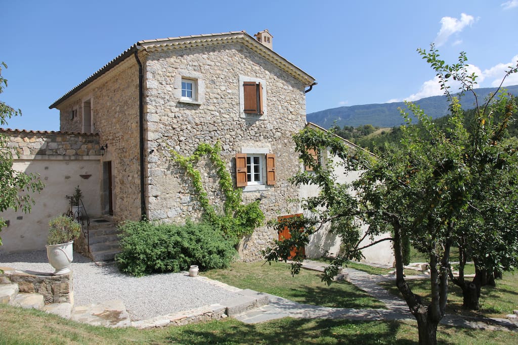 Maison vue de profil