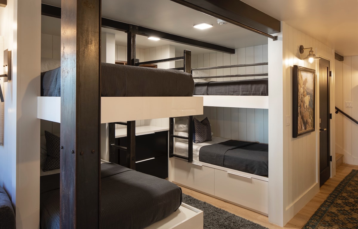 Bunk Room: Two custom bunk sets with lights & charging stations + beverage station