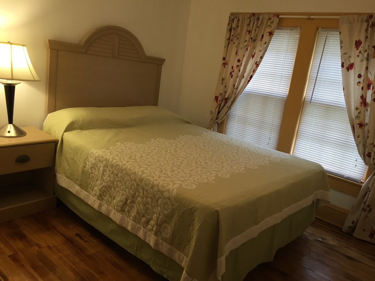 Slaapkamer # 2 met twee queensize bedden