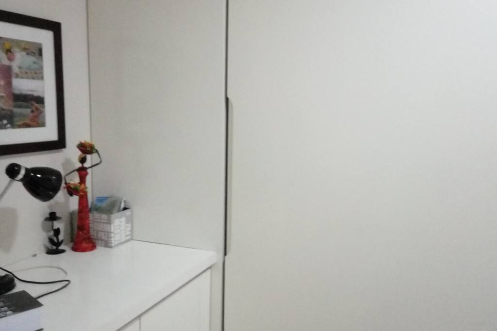 guarda -roupa e cômoda