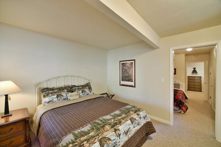 חדר טראוט - מיטת קווין סייז