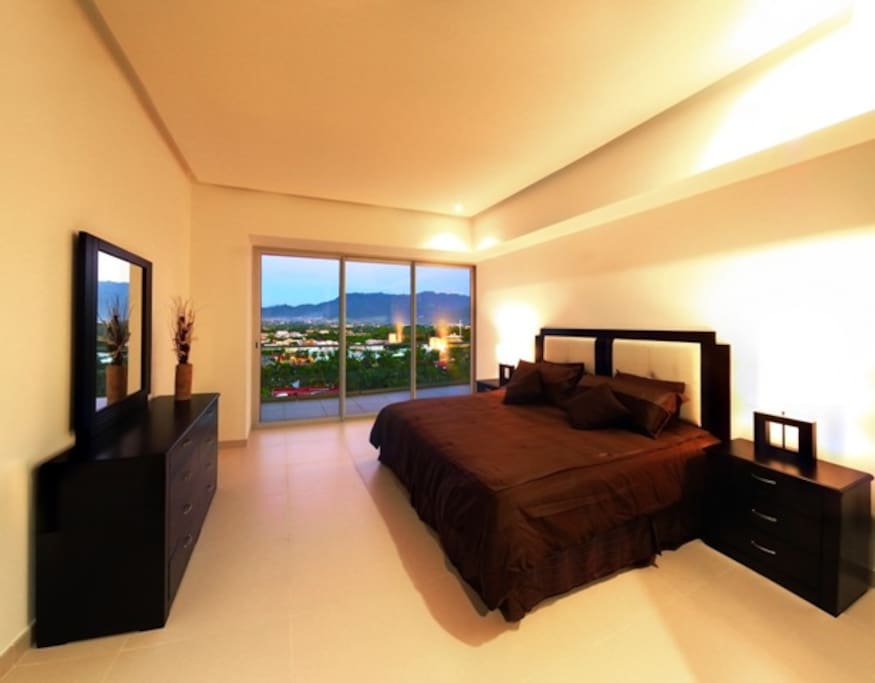 Master bedroom / Recamara Principal