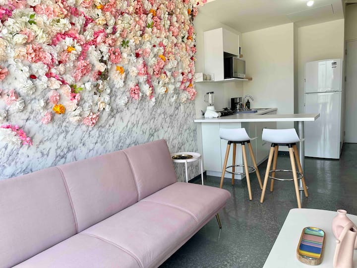 Stay: SmarTV and sofa bed.