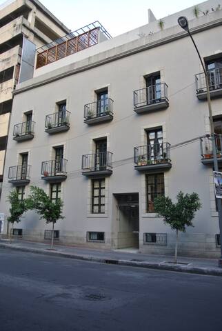 Fachada antigua 1 cuadra de reforma gallery image 3