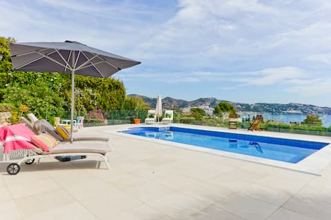 Beautiful villa in La Herradura with pool