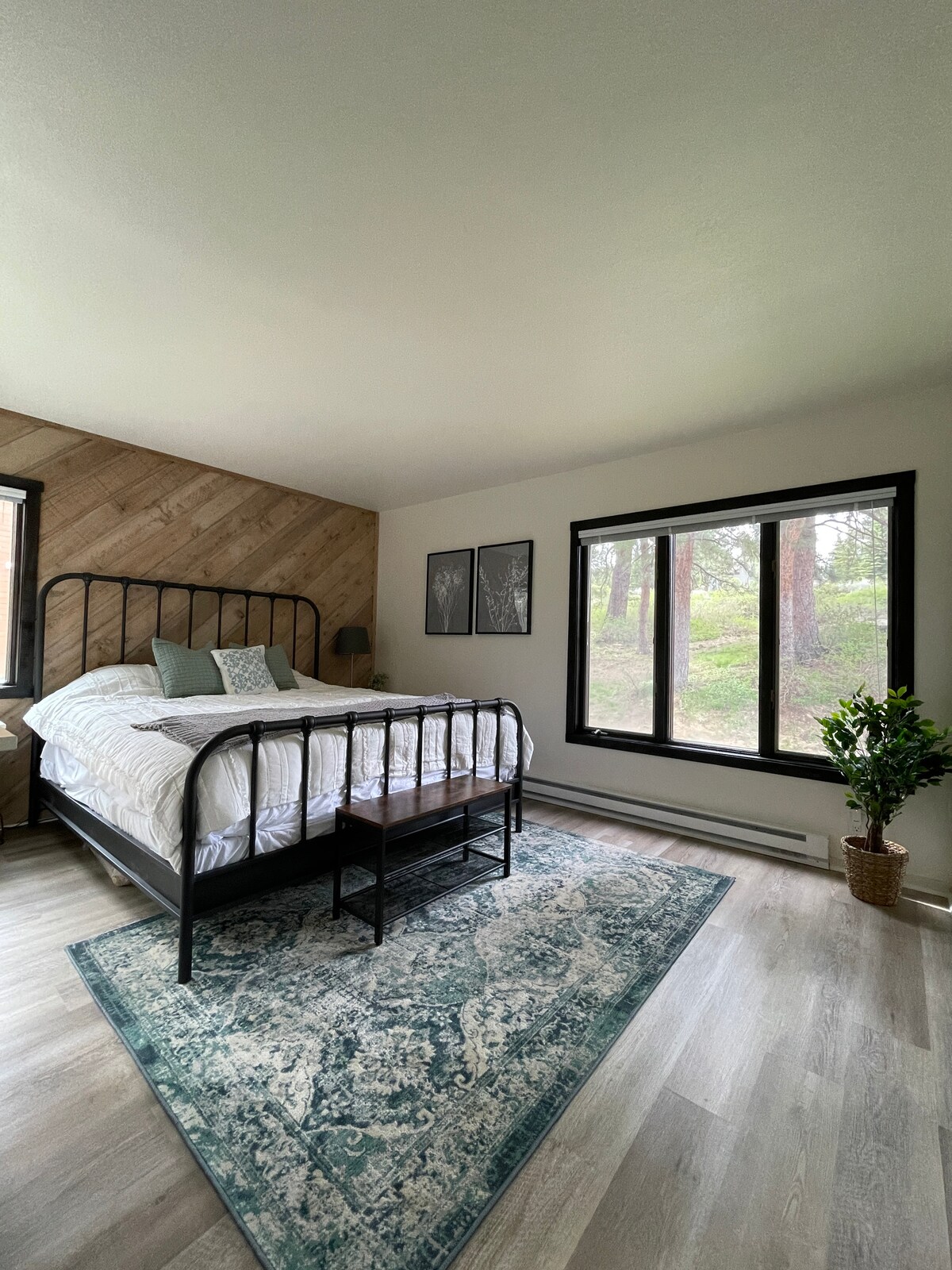 เตียงคิงแคลิฟอร์เนียพร้อมฟูกนอนที่สบายที่สุด 