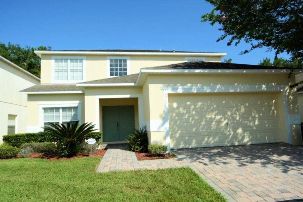 Yard, Building, Door, Cottage, Palm Tree