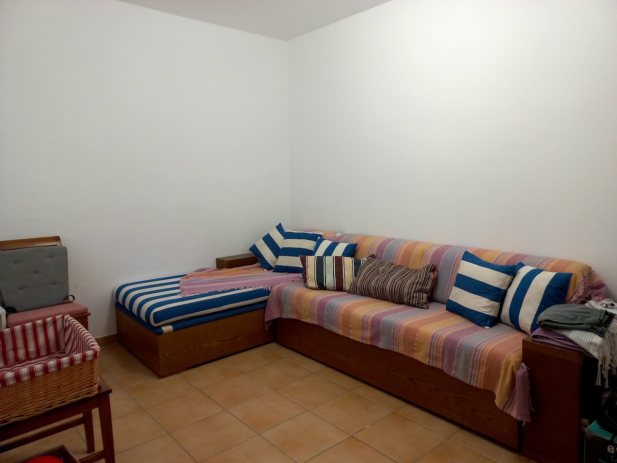 Izba na druhom prízemí s rozkladacou pohovkou pre dve osoby