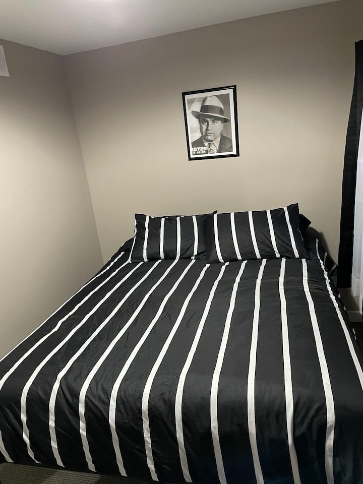 Bedroom 2 - queen bed
