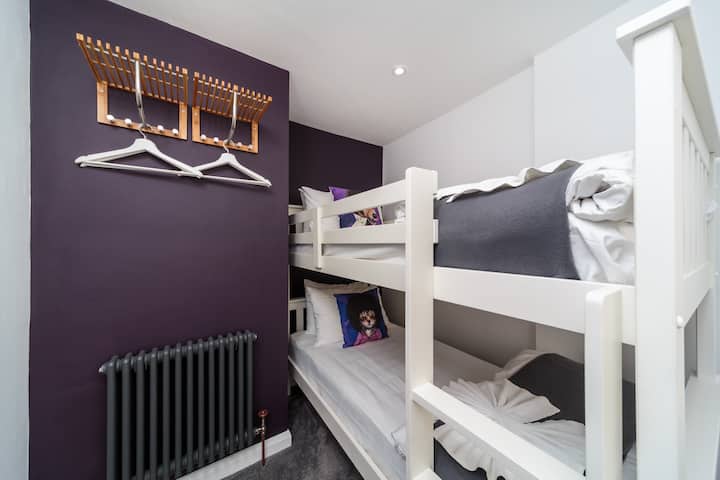 Bunk bed room