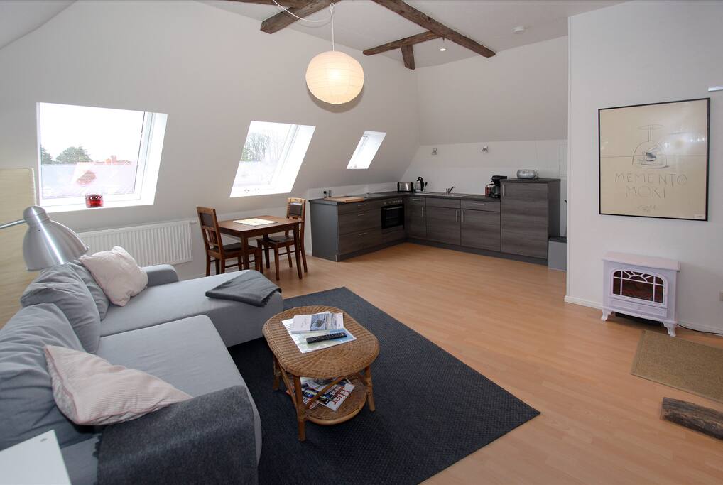 Blick vom Bett in den Raum
