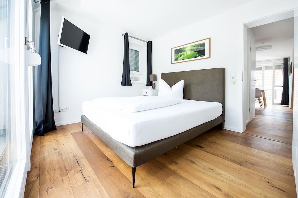 Schlafzimmer 1