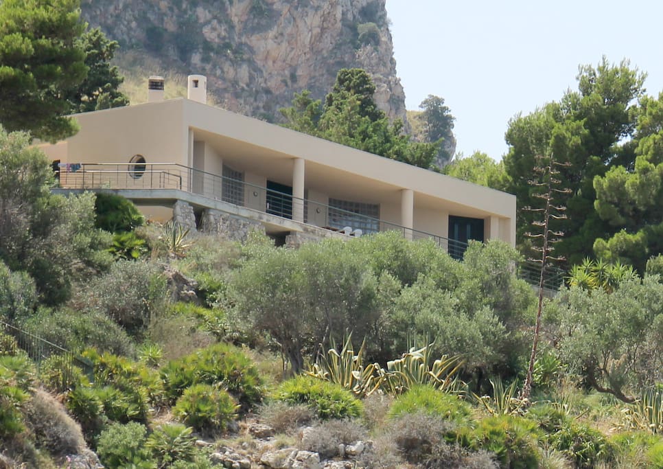 THE MAIN FACADE FROM THE GARDEN