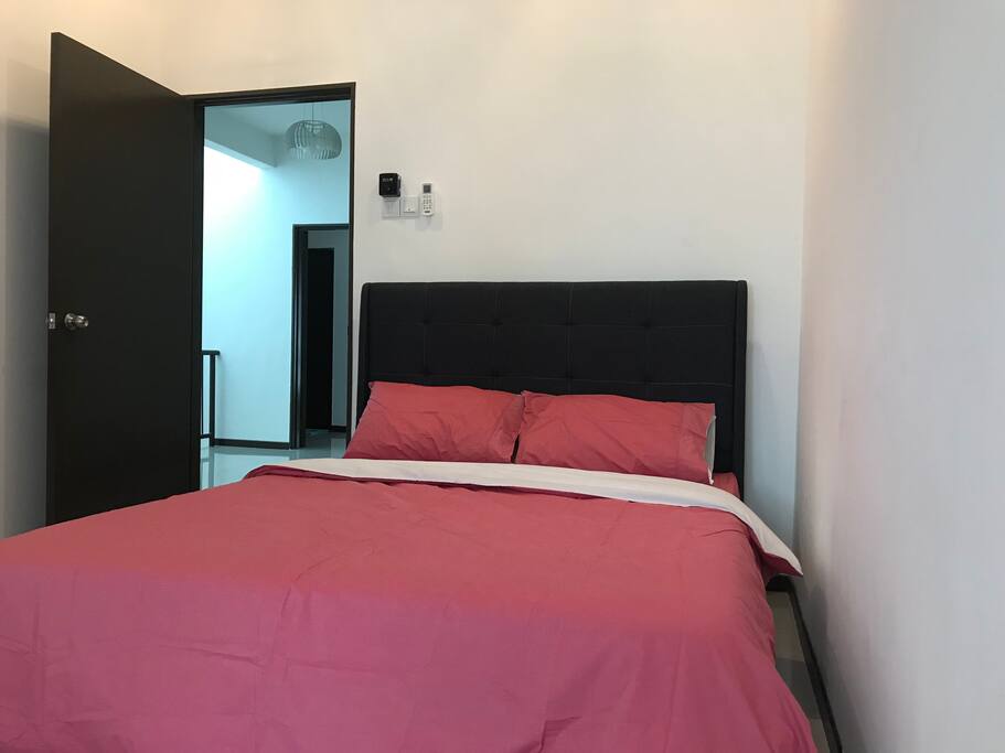 2nd bedroom