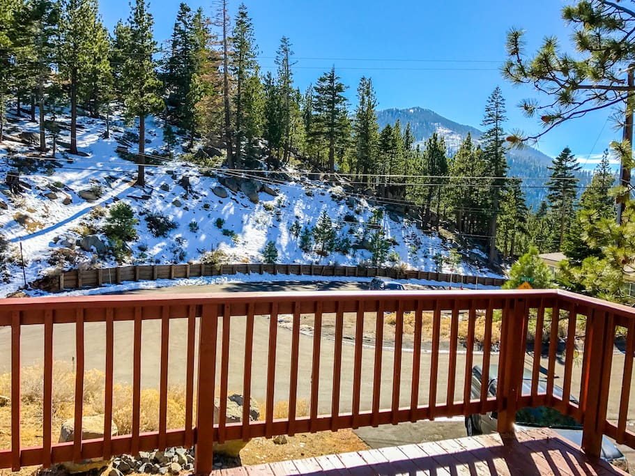 Quiet neighborhood, minutes from the slopes and downtown South Lake.