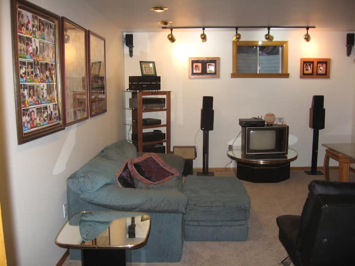 Quiet Residential Basement - Fort Collins, CO