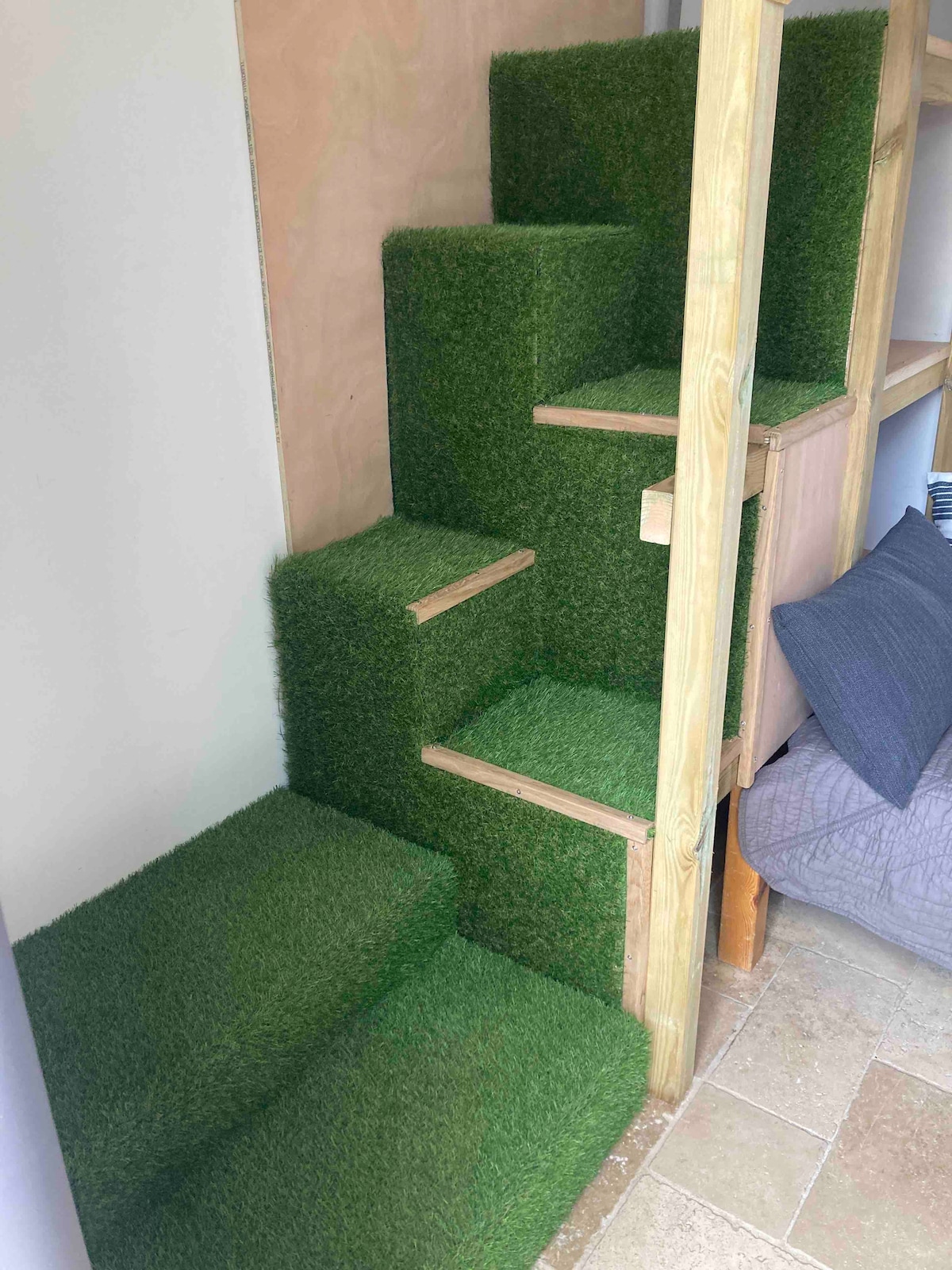 Acceso a la cama de 140 en la mezzanine 