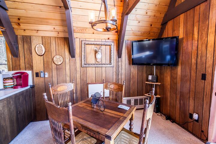 A Frame Packed With Panoramic Mountain Views Cabins For Rent In