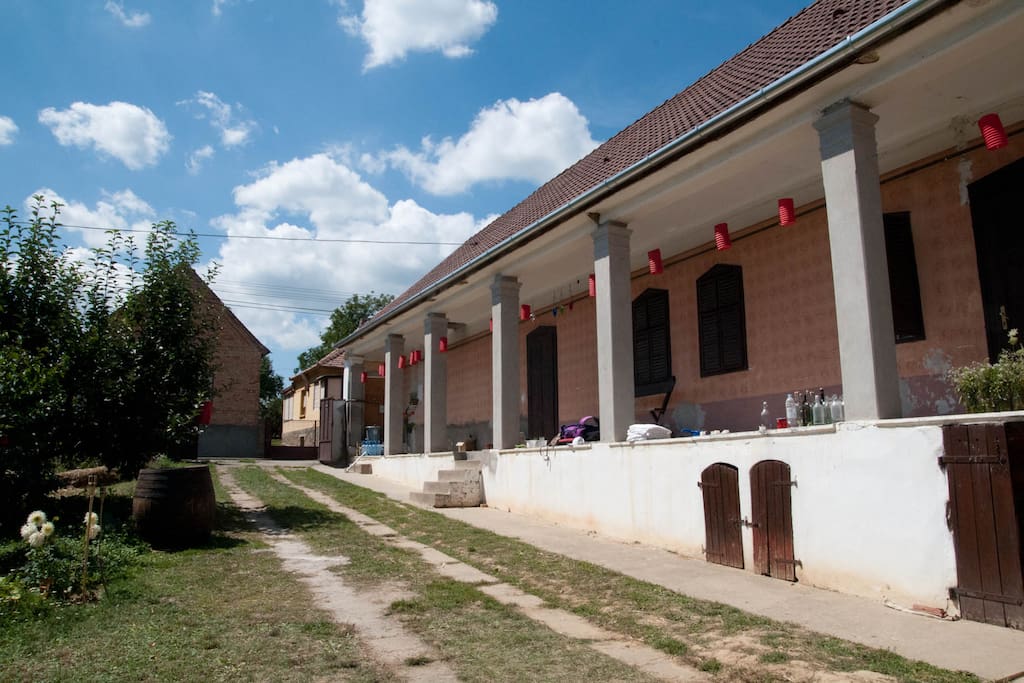 Garden facade seen from the back of the garden