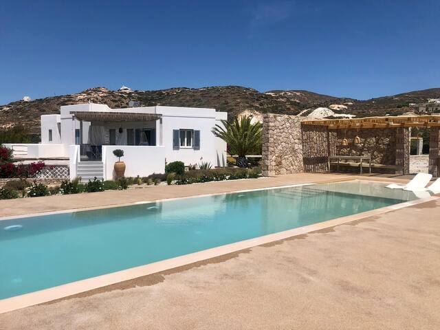 Milos Retreat Fusion – Main Villa gallery image 2