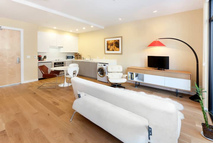 Condo With  Balcony In  Hayes Valley - San Francisco, CA