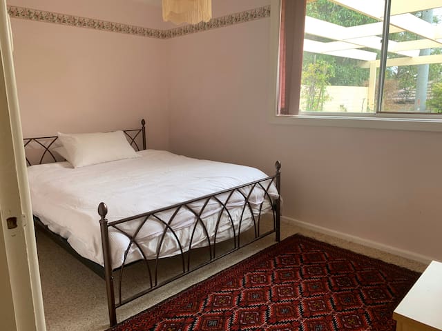 Quiet room in a quiet location!