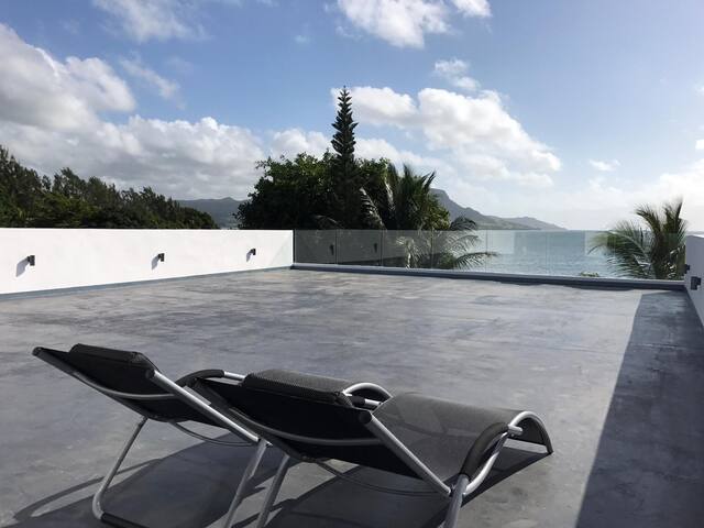 Appartement moderne et neuf face à la mer