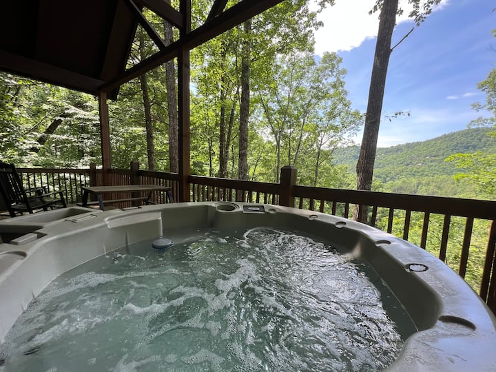 7 Min To Dollywood/ Hot Tub / Views/ Pet Friendly