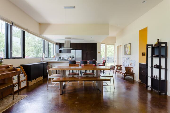 Urban Riverside Retreat Bungalow gallery image 4