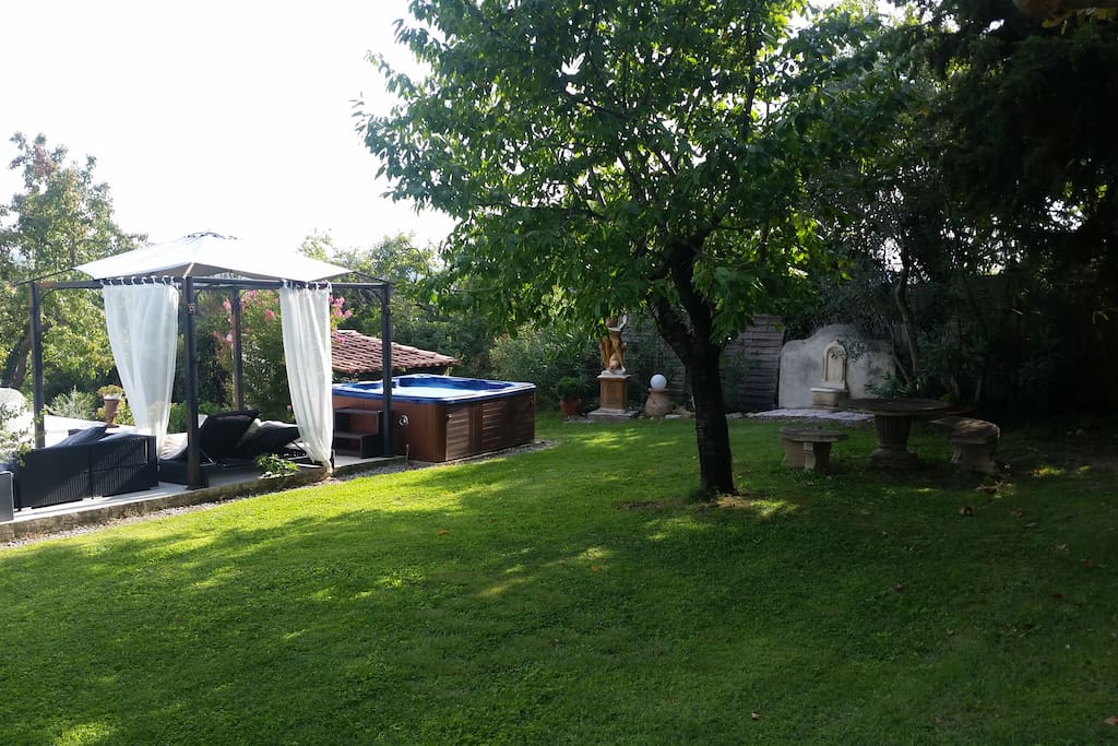 jardin piscine jacuzzi