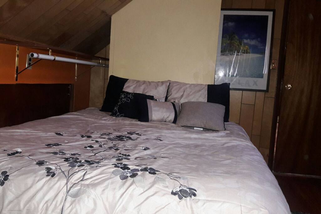 Bedroom - Queen size Sleep number bed