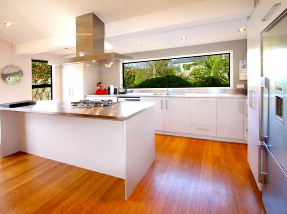 Awesome Kitchen - Well Appointed