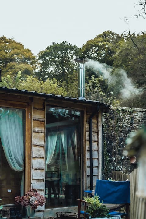 Romantic waterfall Cabin,Tranquil Brecon Beacons
