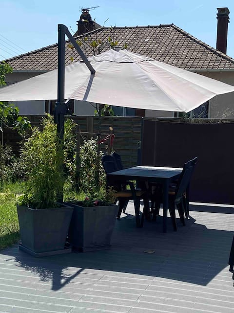 3 bedroom house 7 minutes RER C