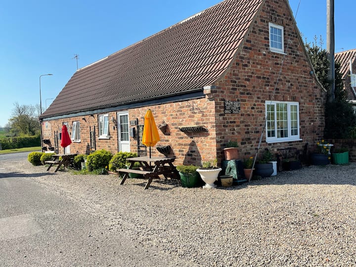 YARM COTTAGE SLEEPING 12 ADJOINING FOX COVERT PUB Houses for Rent in