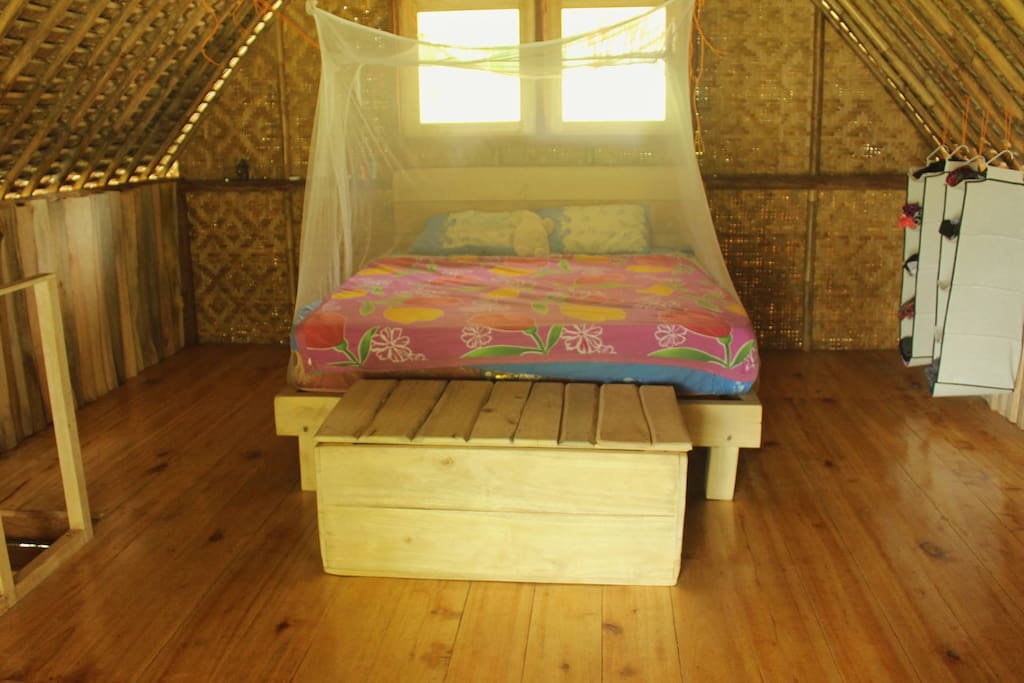 Double queen bed and trunk