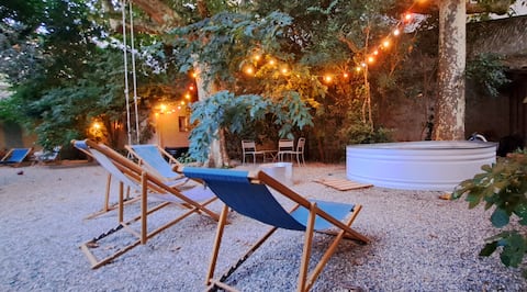 Brilliant! Avignon center garden. 15 people