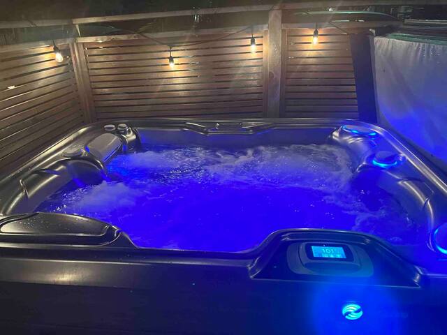 3 Bedroom with Hot Tub 1 min from Alki Beach