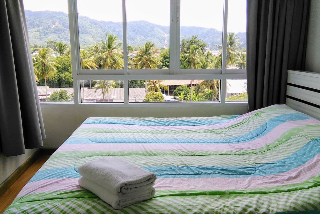 King bed with great view