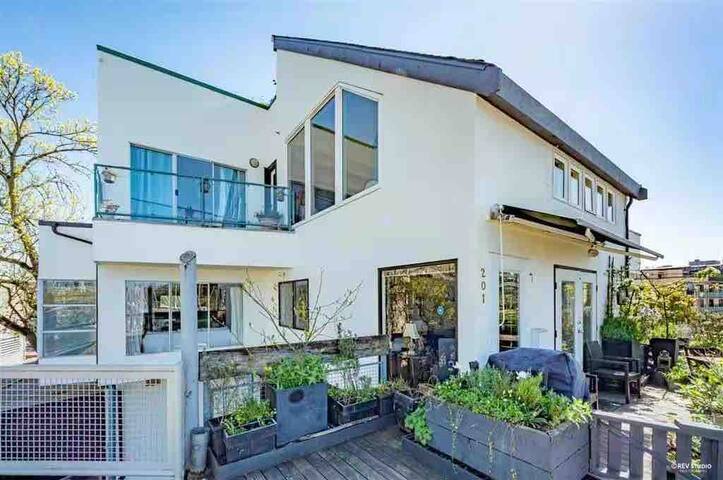 VancouverWaterfront living 1480sf (townhouse) gallery image 3