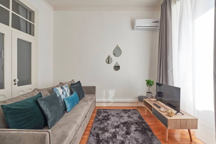 Wonderful 3 Bedroom Apart in Chiado | Bairro Alto gallery image 4