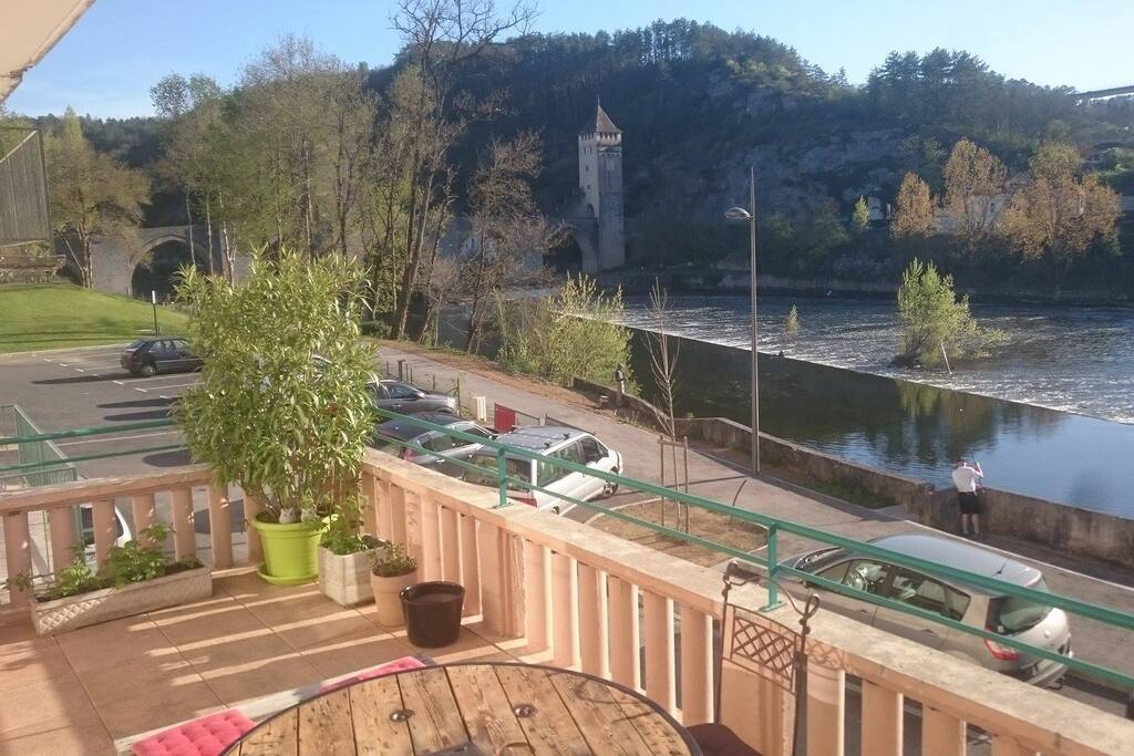 Vue de la terrasse sur le Pont Valentré