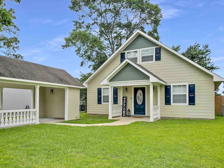 3BR/2B in the heart of Leesville, Southern Comfort Houses for Rent in