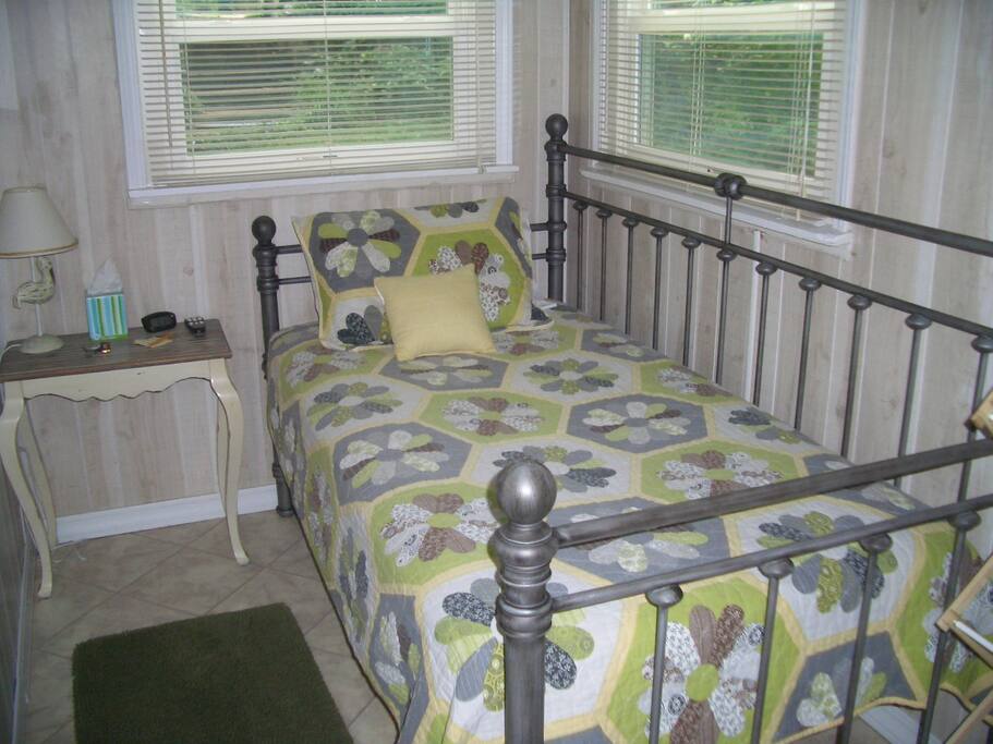 Single bedroom
