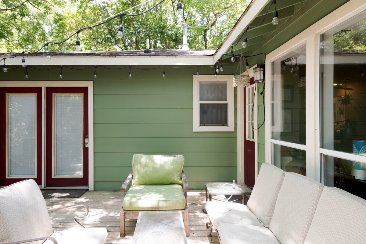 Glamorous & Private SoCo suite