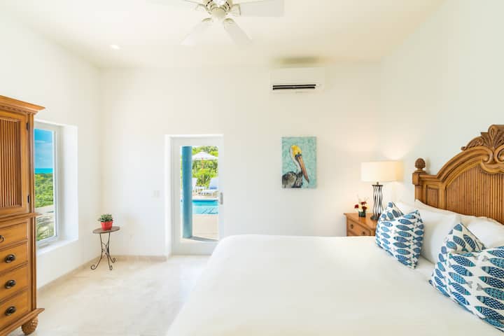 Second bedroom with pool access