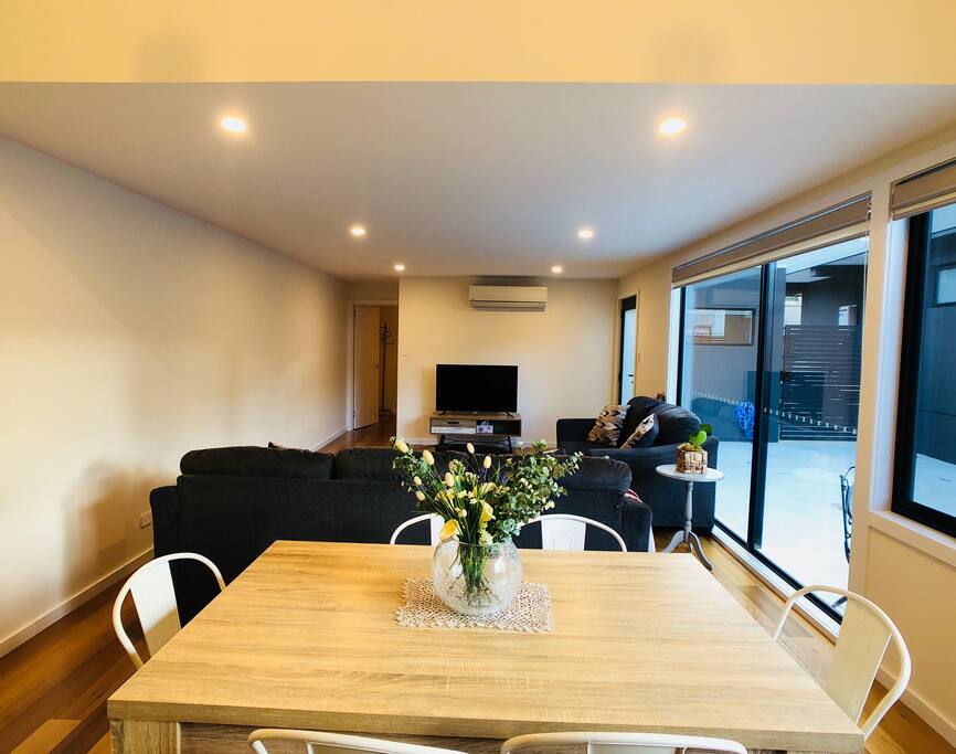 Lounge / Dining