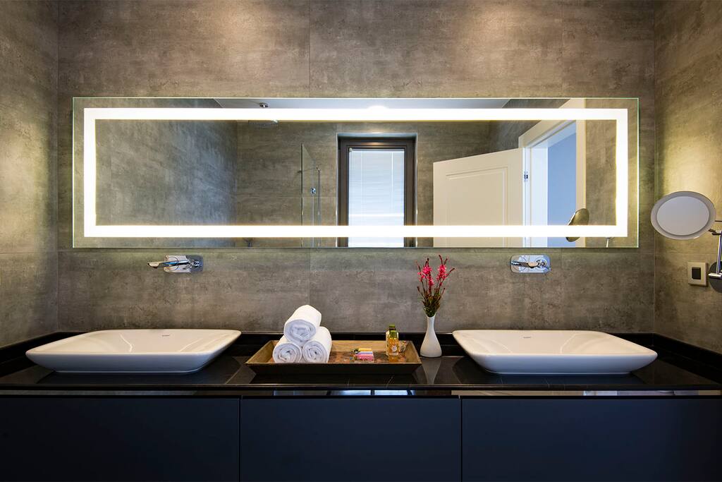 Suit Bathroom