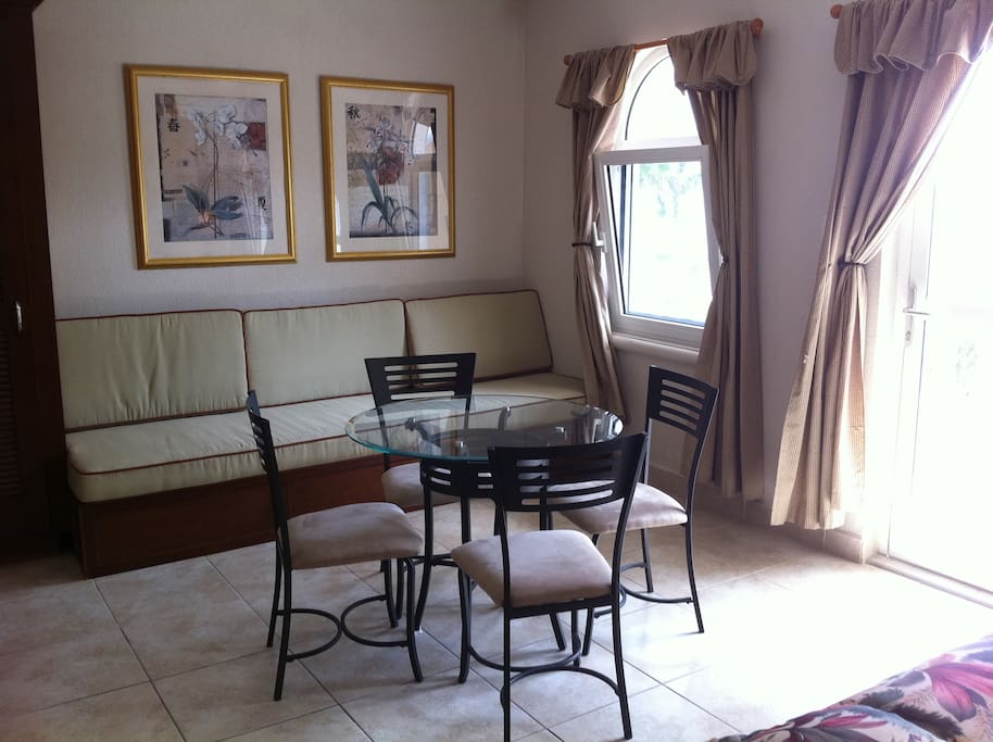 Sitting /Dining Area